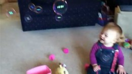 babylaughingatbubbles